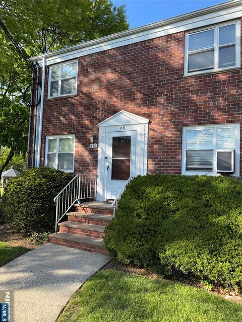 Photo of 476 Heath Pl #29, Hackensack, NJ 07601 (MLS # 26014152)