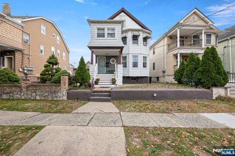 Photo of 197 Maple Ave #1, Wallington, NJ 07057 (MLS # 25038594) Photo of 197 Maple Ave #1, Wallington, NJ 07057 (MLS # 25038594)