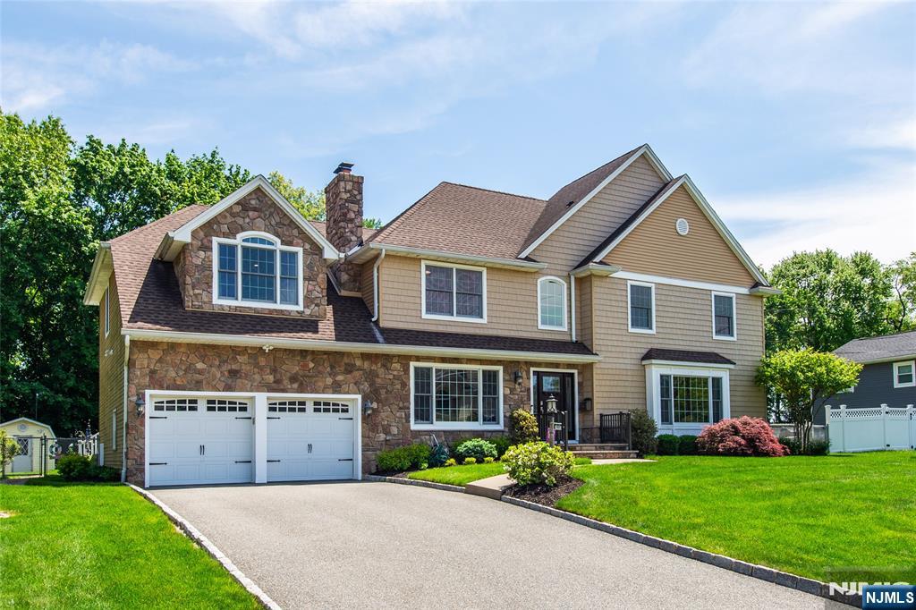 20 Manor Drive, Wayne, New Jersey - 5 Bedrooms  
4.5 Bathrooms  
12 Rooms - 