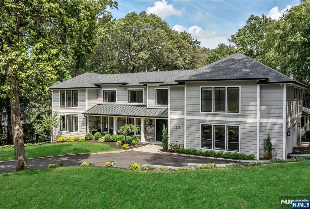 Photo of 315 Freemans Lane, Franklin Lakes, NJ 07417 (MLS # 25023971)
