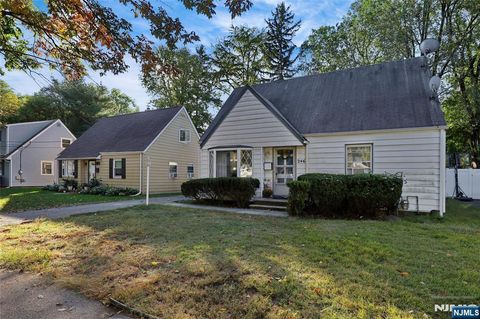 Photo of 246 Van Buskirk Road, Teaneck, NJ 07666 (MLS # 25035946) Photo of 246 Van Buskirk Road, Teaneck, NJ 07666 (MLS # 25035946)