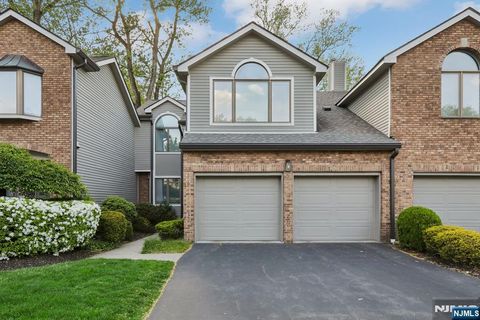 Photo of 79 Lakeview DR, Old Tappan, NJ 07675 (MLS # 26014843)