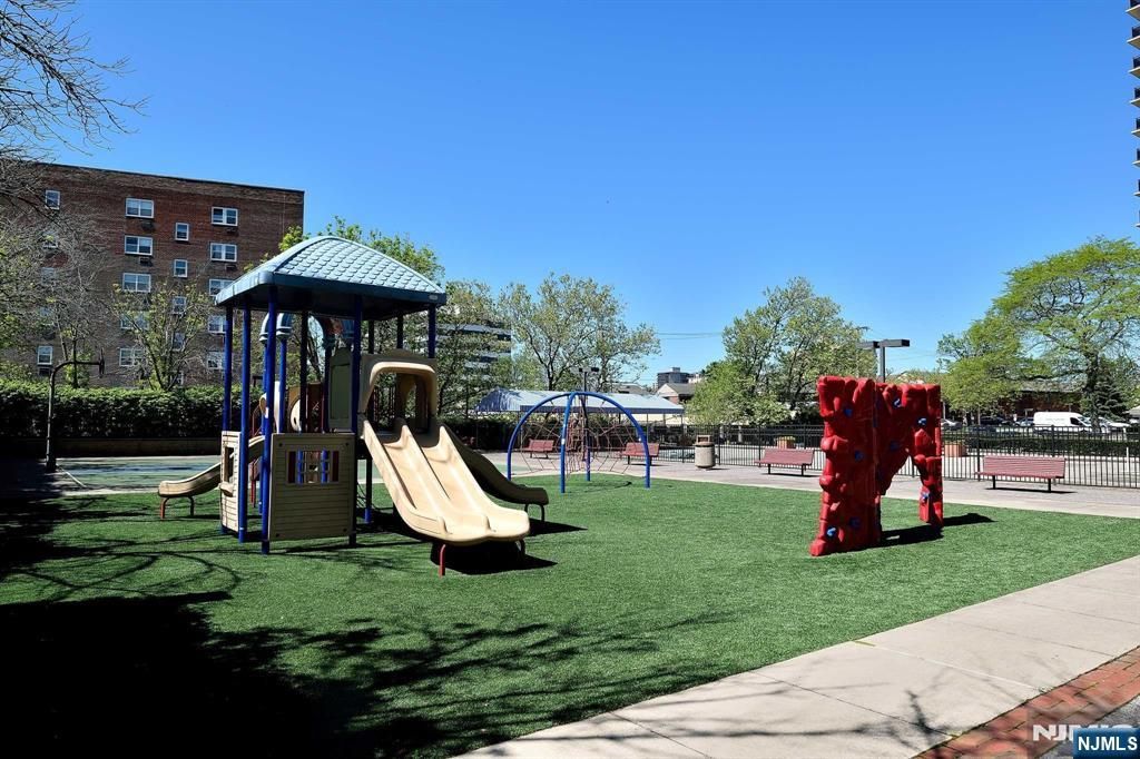 Photo of 2200 N Central Road #15E, Fort Lee, NJ 07024 (MLS # 26001768)