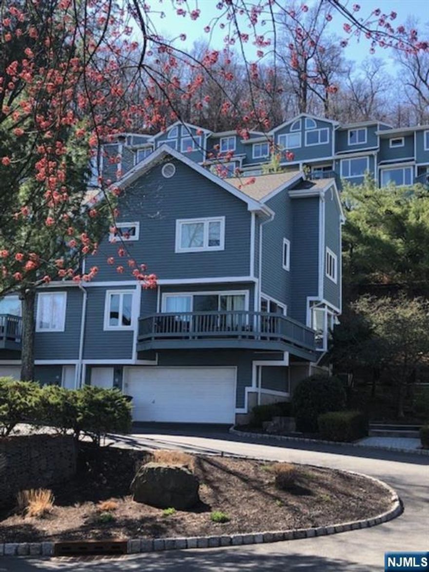 Modern End unit Townhouse in private complex, renovated with open floor plan. Sunny & bright living, dining area with fireplace. Seasonal & year-round NYC views. Slider doors leading to two amazing decks. Updated eat-in kitchen, garbage disposal osmosis water filter. Powder room first floor. Open large dining area leading to living area and TV sitting room. Fireplace in TV area. Central air, lots of closets throughout. The living area is large enough to fit a baby grand piano. Hardwood floors. Second floor consist -Primary bedroom suite with bath & shower, closets, closets. Additional 2 large bedrooms and main hall bathroom with tub/shower. Laundry room on second floor for convenience. Lower level consists of large storage room and oversized garage. Two car garage with side door entrance. NYC Bus at entrance of complex. Just an amazing & spacious end unit move in condition.