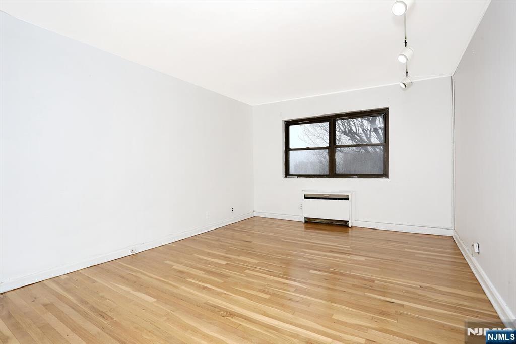 3021 Edwin Avenue 5F