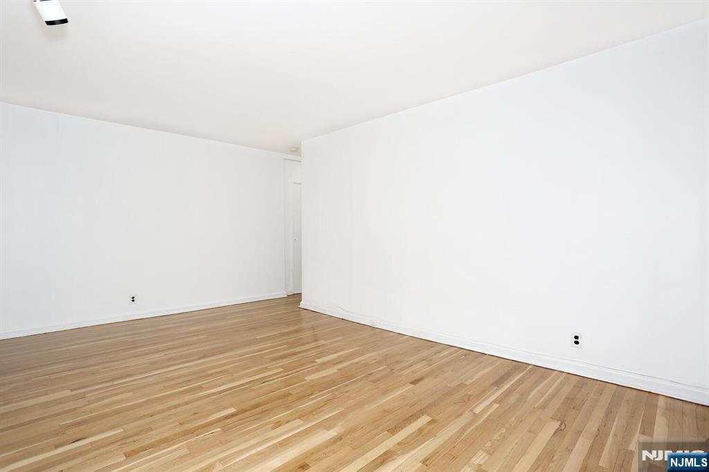 3021 Edwin Avenue 5F