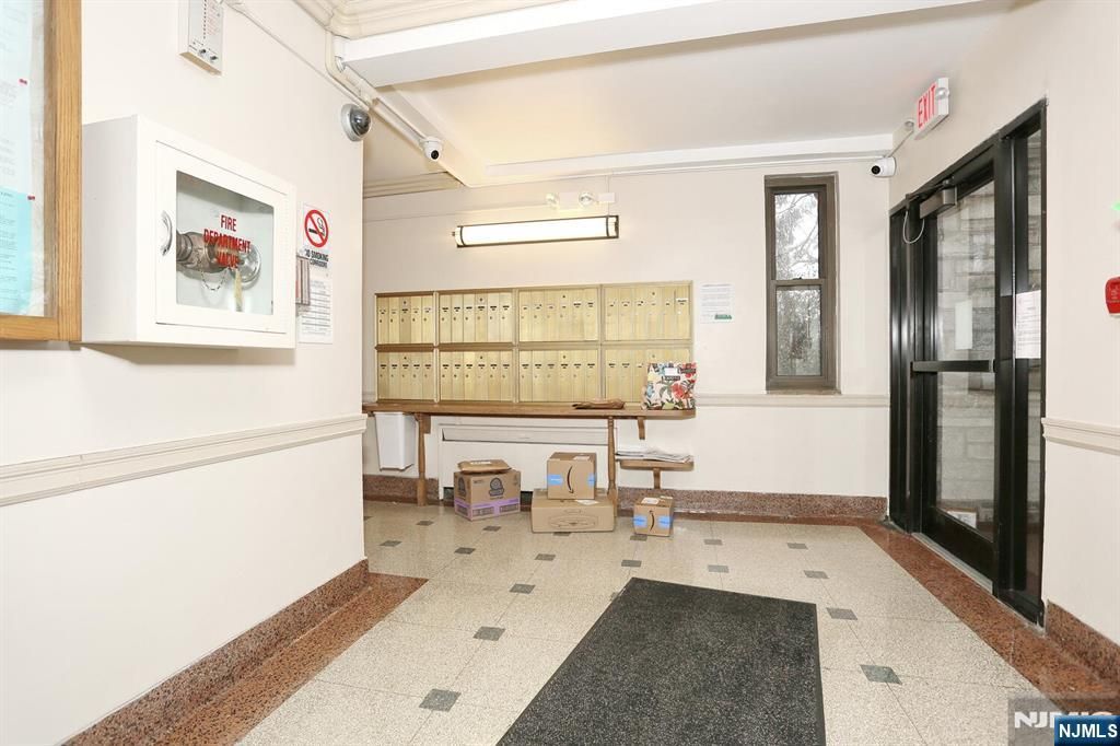 Photo of 3021 Edwin Avenue #5F, Fort Lee, NJ 07024 (MLS # 25030477)