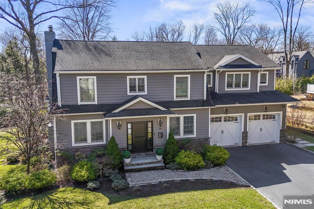 46 Sussex Road, Tenafly, New Jersey - 4 Bedrooms  
4 Bathrooms  
12 Rooms - 