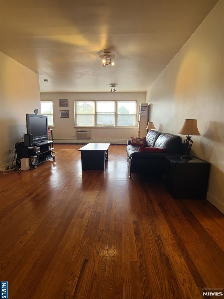 2200 Center Avenue E6