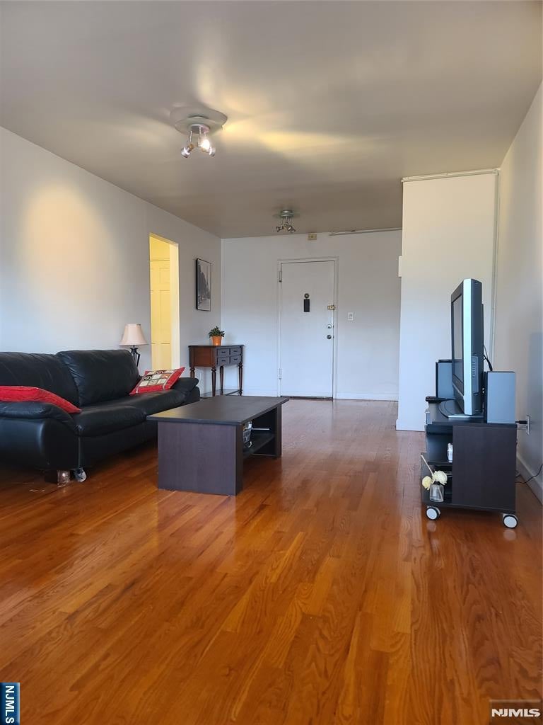 2200 Center Avenue E6