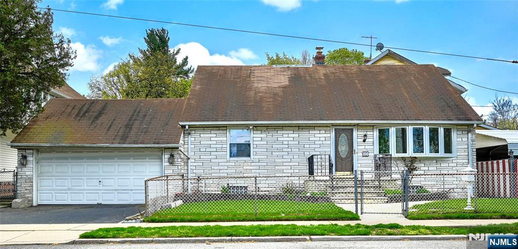 Rental Property at 100 Riverside, Lyndhurst, New Jersey - Bedrooms: 4 
Bathrooms: 2 
Rooms: 7  - $3,700 MO.