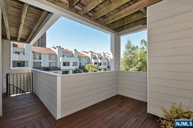 Property for Sale at 750 Mainsail Lane, Secaucus, New Jersey - Bedrooms: 3 
Bathrooms: 3  - $795,000