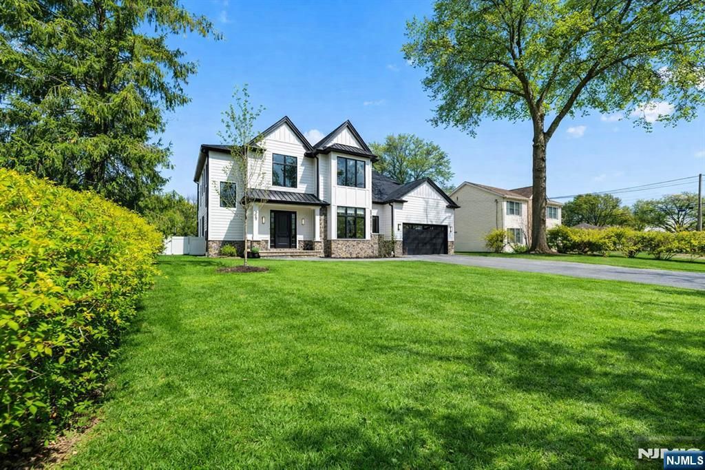 Photo of 163 Delmar Avenue, Glen Rock, NJ 07452 (MLS # 26013122)