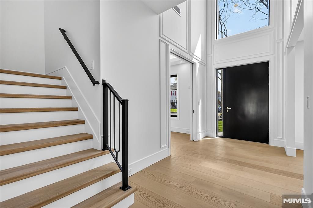 Photo of 395 Hickory Avenue, Paramus, NJ 07652 (MLS # 26012795)