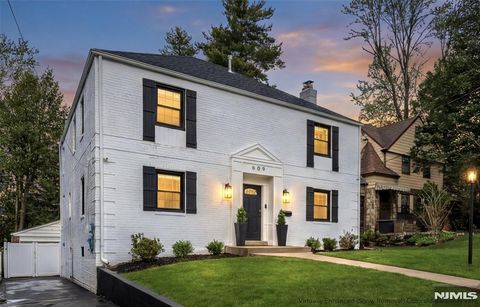 Photo of 609 Wyndham Road, Teaneck, NJ 07666 (MLS # 26008087)