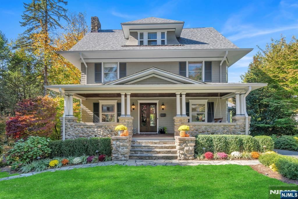 Photo of 64 Park Slope, Ridgewood Village, NJ 07450 (MLS # 25036457)