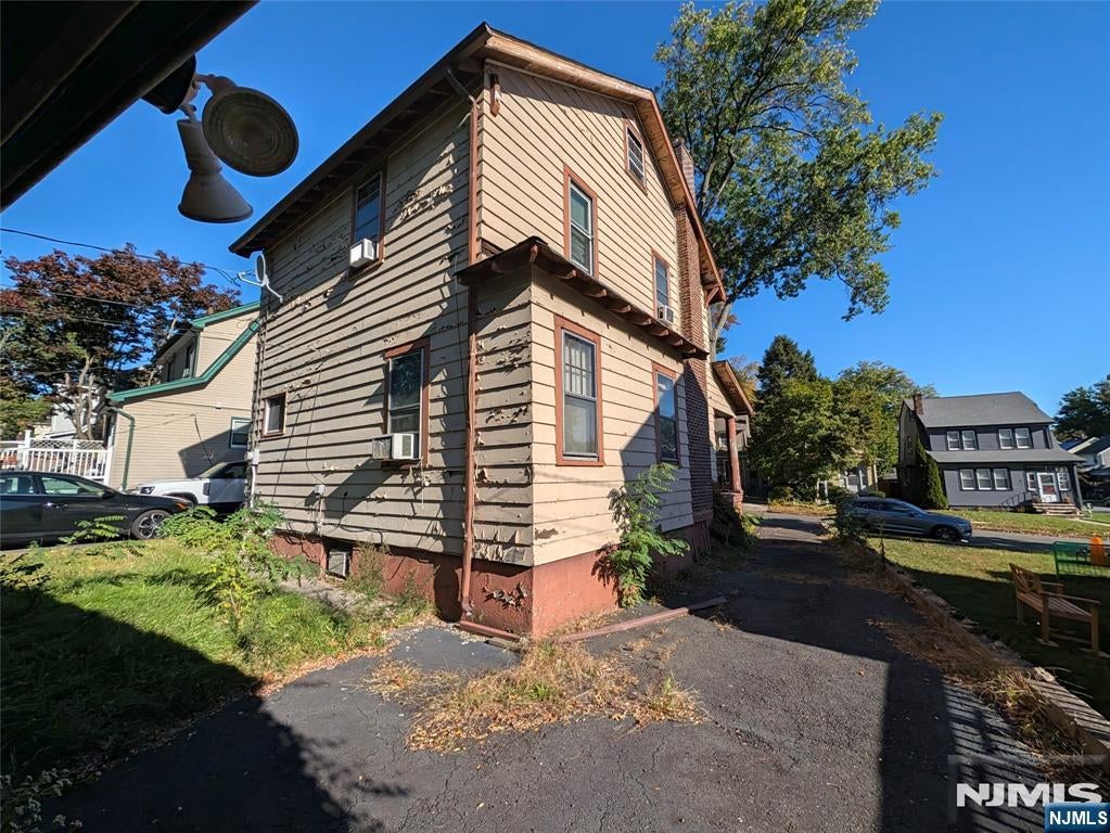 7 Whitman Avenue