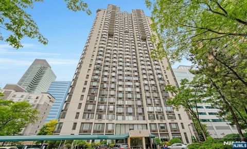 Photo of 45 S River Drive #912, Jersey City, NJ 07310 (MLS # 26018298)