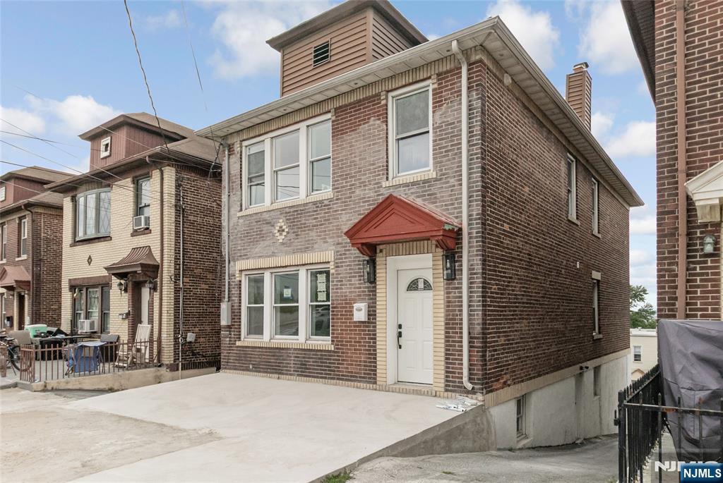 709 Grand Avenue 2nd Floor