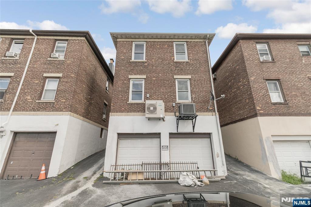 709 Grand Avenue 2nd Floor