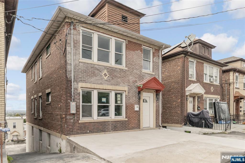 709 Grand Avenue 2nd Floor