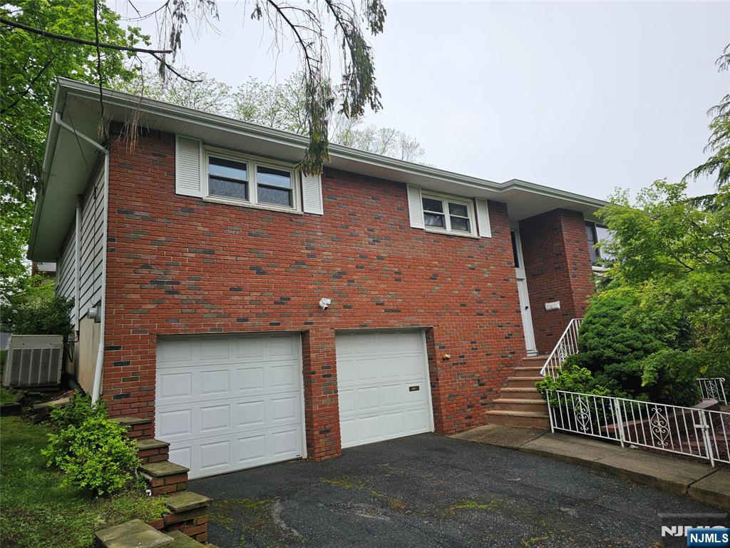 Rental Property at 52 Elm St, Englewood Cliffs, New Jersey - Bedrooms: 3 
Bathrooms: 3 
Rooms: 8  - $5,500 MO.