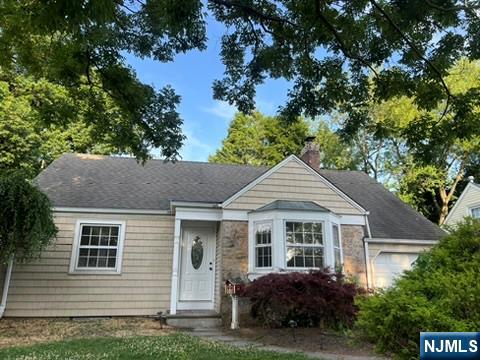 94 Lakeview St, River Edge, New Jersey - 3 Bedrooms  
2 Bathrooms  
8 Rooms - 