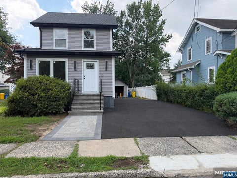 Photo of 184 Walnut Street, Teaneck, NJ 07666 (MLS # 26029387)