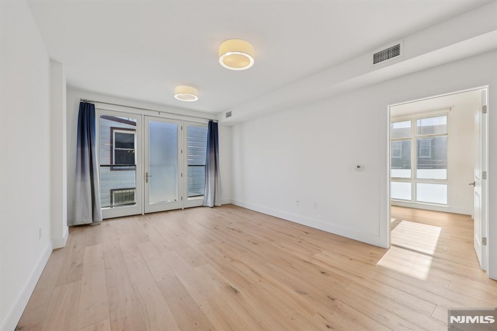 348 Baldwin Avenue 209