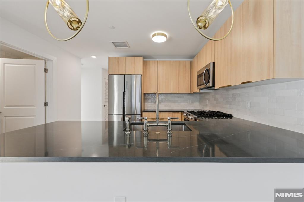 348 Baldwin Avenue 209