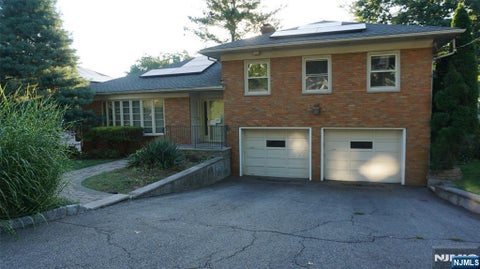 Photo of 8 S Mountain Way, West Orange, NJ 07052 (MLS # 26034634)