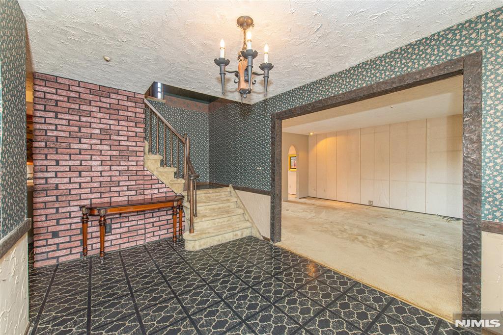 17 Schirra Drive
