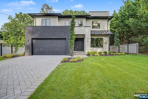 Photo of 66 Jefferson Avenue, Tenafly, NJ 07670 (MLS # 26033913)