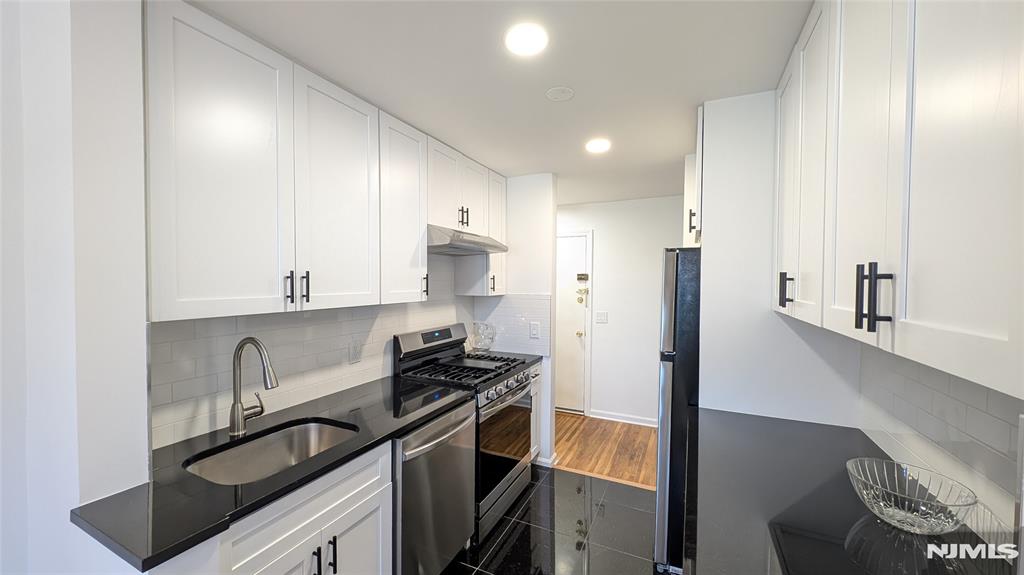 605 Grove Street G5, Clifton, New Jersey - 1 Bedrooms  
1 Bathrooms - 
