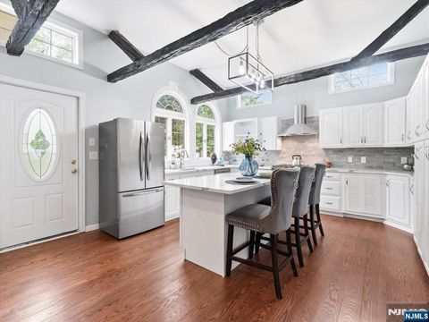 Photo of 2 Linden Avenue, West Orange, NJ 07052 (MLS # 26019542)
