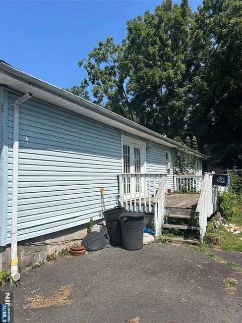 Photo of 128 Grove Street, Mahwah, NJ 07430 (MLS # 26003871)