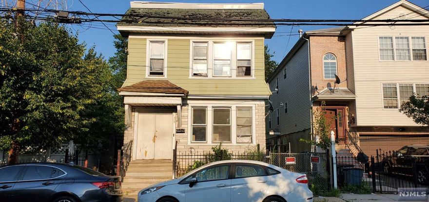 GREAT OPPORTUNITY TO OWN A MULTI UNIT PROPERTY IN UPCOMING NEWARK