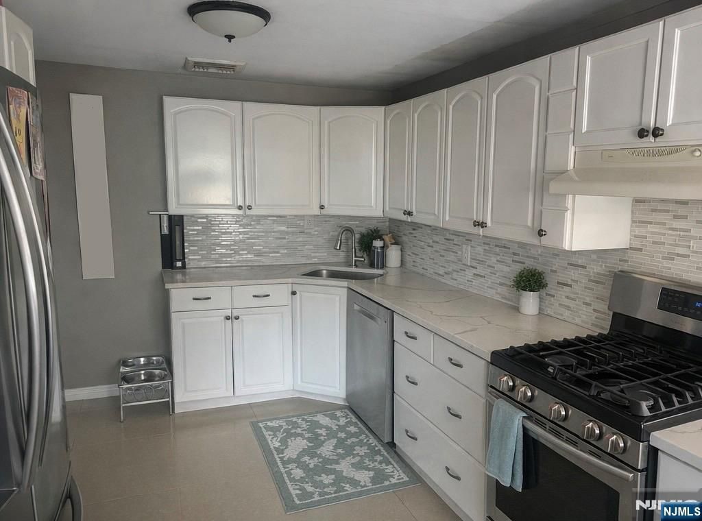 Photo of 75 Lake Trail, Wayne, NJ 07470 (MLS # 26016376)