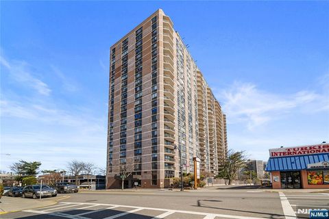 Photo of 770 Anderson Avenue #14Q, Cliffside Park, NJ 07010 (MLS # 25044113)