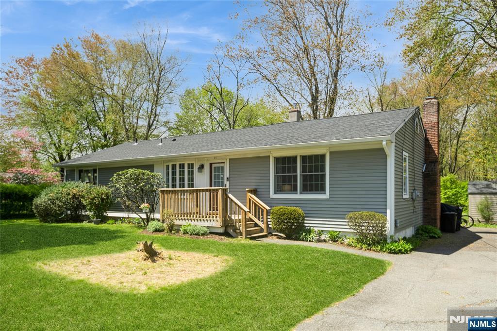 21 Spear Lane, Denville Twp, New Jersey - 3 Bedrooms  
2 Bathrooms  
8 Rooms - 