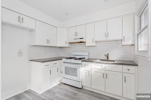 Photo of 86 Chestnut St, Rutherford, NJ 07070 (MLS # 25039832)