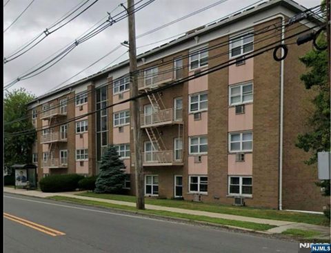Photo of 475 Grand Ave #3B, Palisades Park, NJ 07650 (MLS # 26010698)