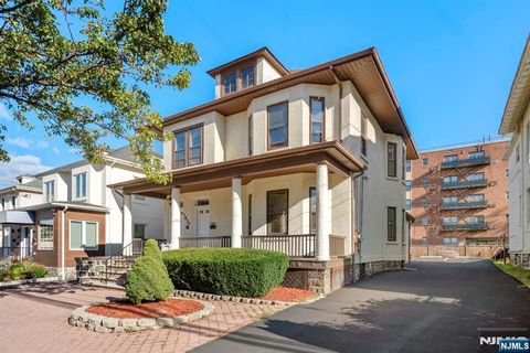 Photo of 1624 Center Avenue, Fort Lee, NJ 07024 (MLS # 25032317)