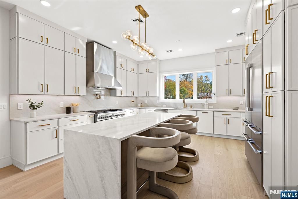 Photo of 187 Brookfield Avenue, Paramus, NJ 07652 (MLS # 25039133)