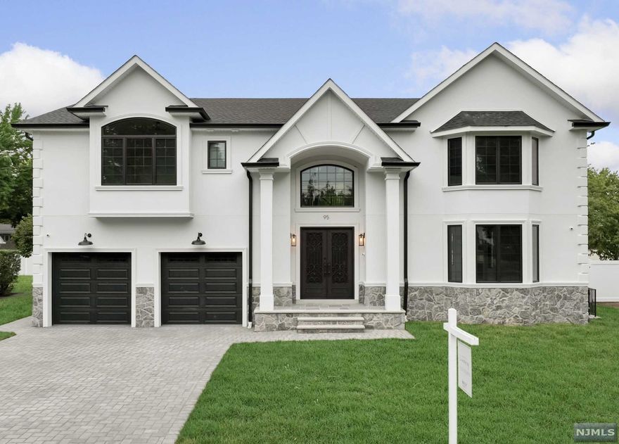 A NEW TRANSITIONAL BUILD THAT CHECKS ALL THE BOXES! SLEEK, CLEAN DESIGN WITH AN INCREDIBLE FLOOR PLAN CONDUCIVE TO EASY LIVING! APPROX 6300 SF OF LIVING SPACE FEATURING 6 BEDS, 5 FULL BATHS, PR, 2 CAR GARAGE, FINISHED BASEMENT W/ FULL THEATRE AND WET BAR/WINE CELLAR,/GYM, AND LARGE FENCED IN YARD/PATIO! INTERIOR DESIGN WORK ALL AROUND AS SEEN IN THE KITCHENW CENTER ISLAND/BATHS/LIGHTING/MILLWORK. PRIVATE MASTER SUITE WITH CATH CEILINGS/WIC WITH CENTER ISLAND, SPA-LIKE BATH WITH SOAKING TUB AND RAIN SHOWER/BENCHES FOR 2! PREPARE TO BE MESMERIZED AS WE WAITED TO DELIVER A FINISHED LUXURY PRODUCT WITH NO WAIT TIME ON CONSTRUCTION!