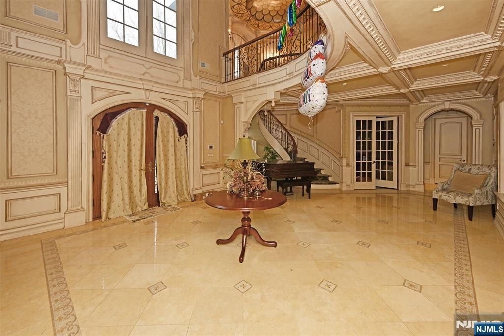 Photo of 22 Pembroke Trail, Upper Saddle River, NJ 07458 (MLS # 25013140)
