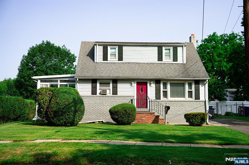 14571461 George Street, Plainfield, New Jersey - 4 Bedrooms  
1 Bathrooms  
6 Rooms - 