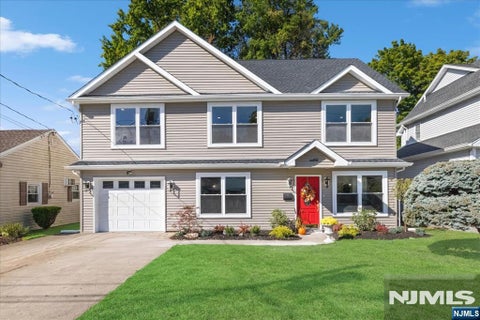Photo of 37 Harvey Avenue, Rochelle Park, NJ 07662 (MLS # 26038572)