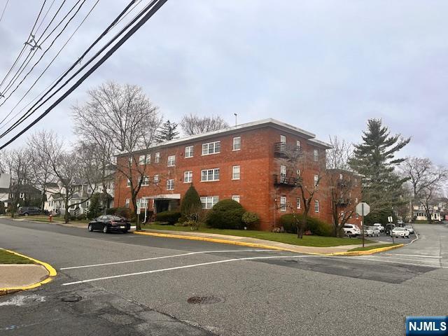 542 4th Ave 4E, Westwood, New Jersey - 1 Bedrooms  
1 Bathrooms  
3 Rooms - 