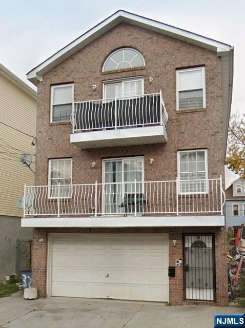 Property for Sale at 32 Grant Avenue, Jersey City, New Jersey - Bedrooms: 6 
Bathrooms: 5 
Rooms: 10  - $899,900